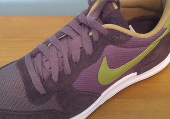 Nike Air Solstice Burgundy Gold