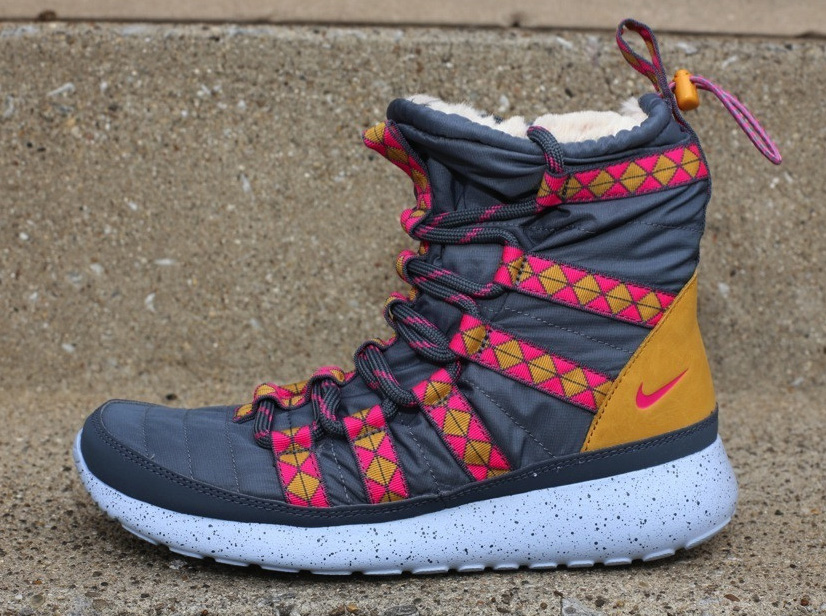 Nike Roshe Run Winter Boot Pink Blue Brown 2
