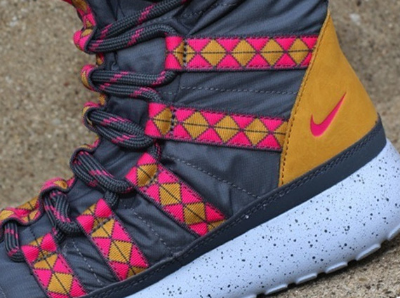 Nike WMNS Roshe Run Winter Boot – Blue – Pink – Brown