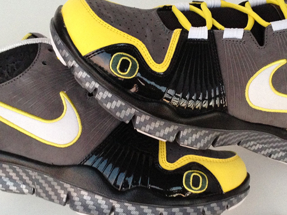 Nike Trainer 1 Oregon Ducks Carbon Fiber Midsole