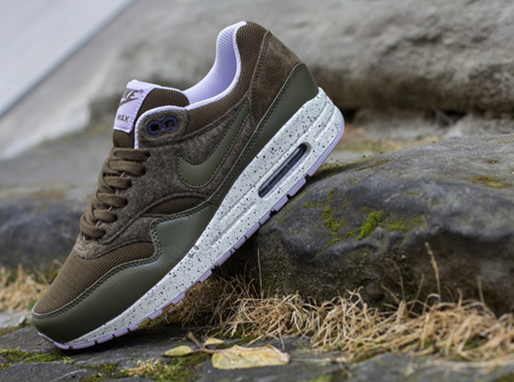 Nike Wmns Air Max 1 Dark Loden Medium Olive Sail 4