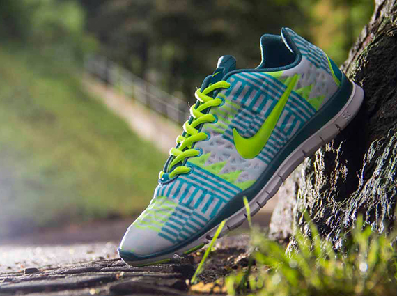 Nike Wmns Free Tr Fit Volt Blue 1