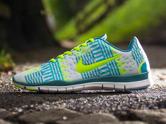 Nike Wmns Free Tr Fit Volt Blue 2