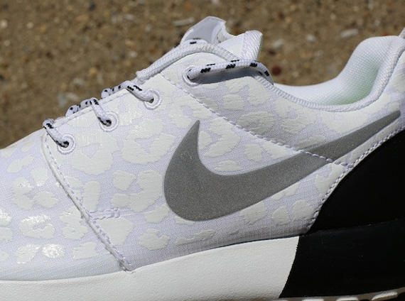 Nike WMNS Roshe Run Premium "Glow-in-the-Dark Leopard"