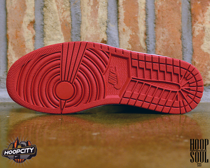 Air Jordan 1 Mid Black Gym Red Metallic Gold 01