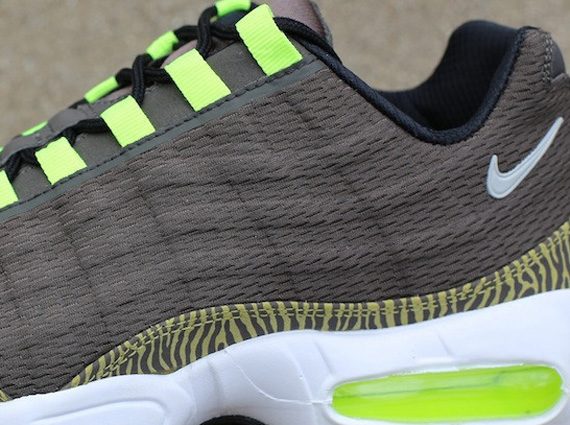 Nike Air Max 95 PRM Tape - Newsprint - Dusty Grey - Black