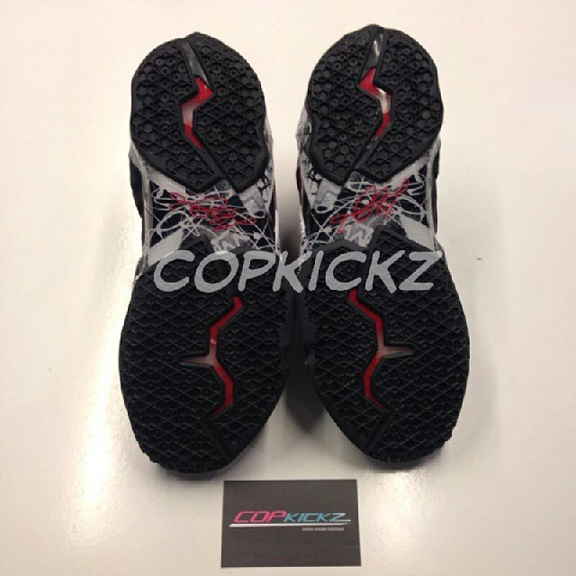 Graffiti Lebron 11 03