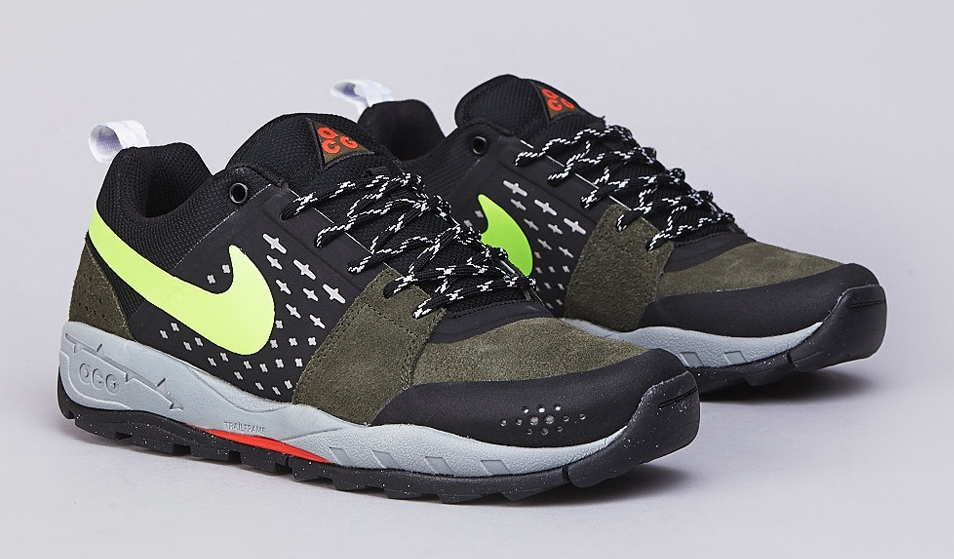 Nike Acg Alder Low Cargo Khaki Flash Lime Black 01