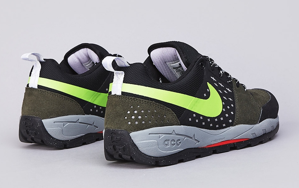 Nike Acg Alder Low Cargo Khaki Flash Lime Black 02