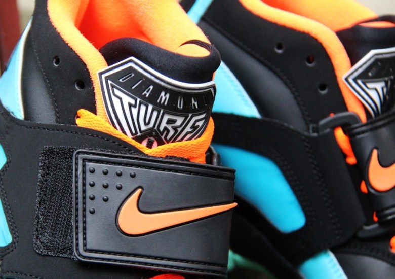 Nike Air Diamond Turf – Black – Blue – Orange – Mint