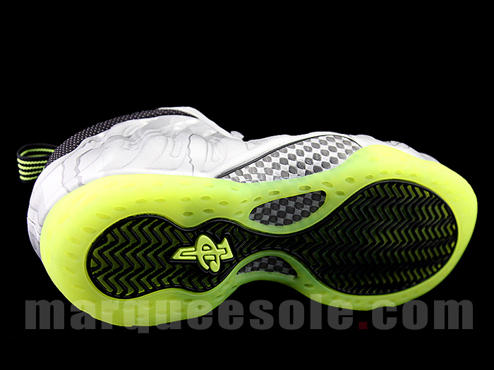 Nike Air Foamposite One Silver Lime 01