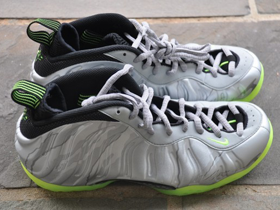 Nike Air Foamposite One Silver Volt 1