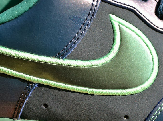 Nike Air Force 1 Low - Brave Blue - Green Glow