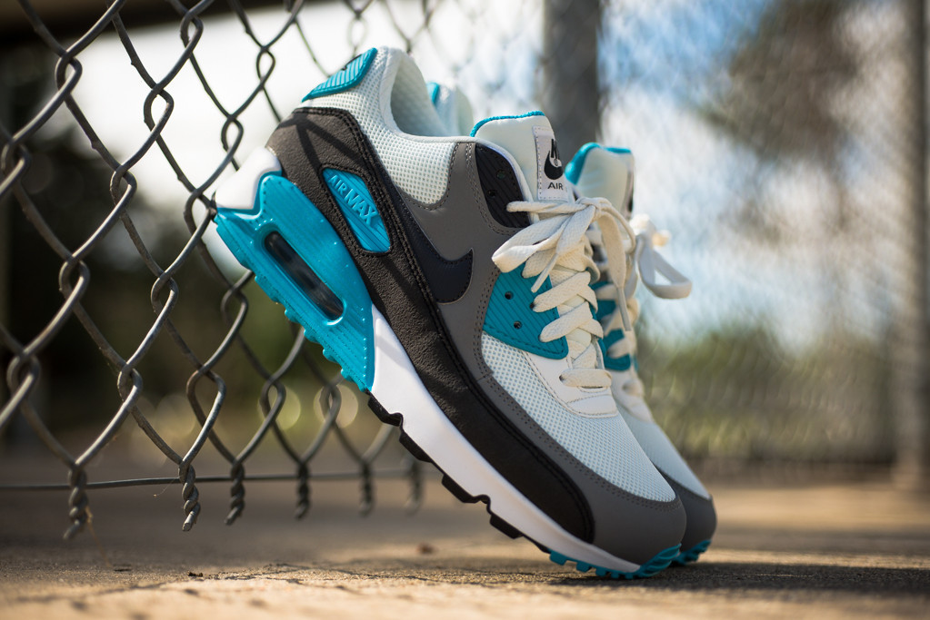 Nike Air Max 90 Essential Summit Blue White Medium Grey Black 02