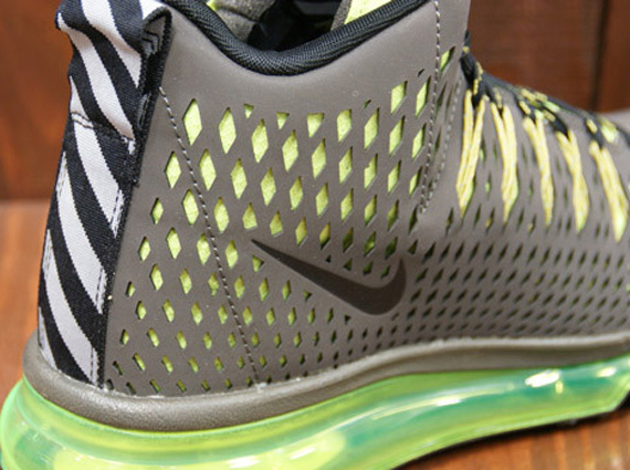 Nike Air Max Graviton – Newsprint – Parachute Gold – Volt
