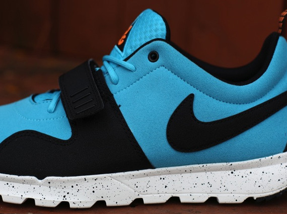 Nike Trainerendor – Gamma Blue – Black – Atomic Pink