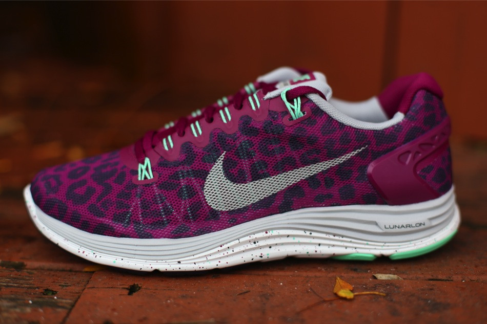 Nike Wmns Lunarglide 5 Ext Red Purple 1