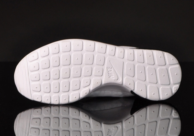 Nike Wmns Roshe Run Canyon Grey Pink 3