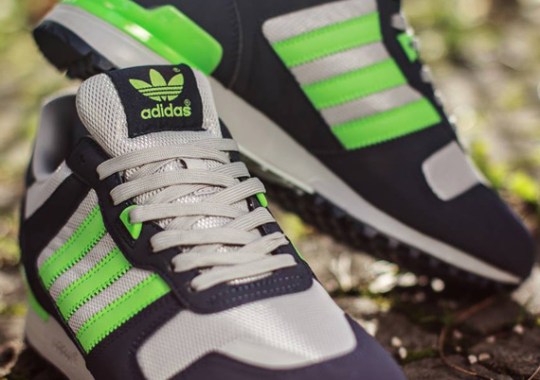 adidas Originals ZX 700 – Light Onix – Ray Green – Dark Indigo