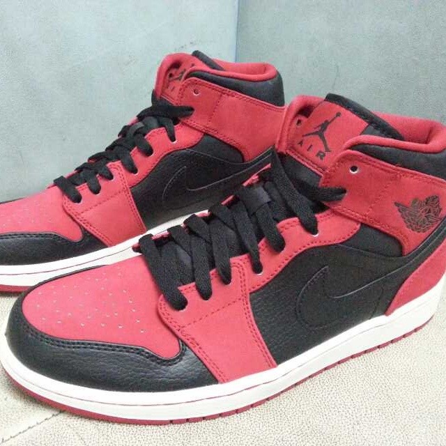 Air Jordan 1 Mid Red Black White 03