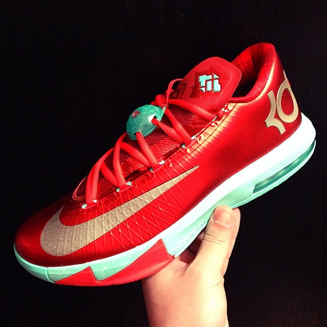 Nike Kd 6 Christmas Light Crimson Metallic Gold Green Glow 01