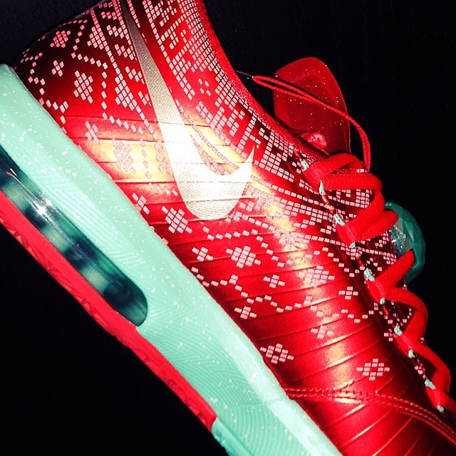 Nike Kd 6 Christmas Light Crimson Metallic Gold Green Glow 03
