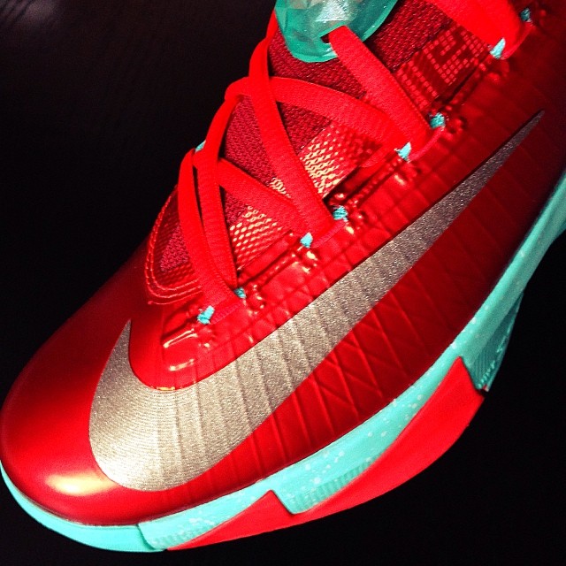 Nike Kd 6 Christmas Light Crimson Metallic Gold Green Glow 05