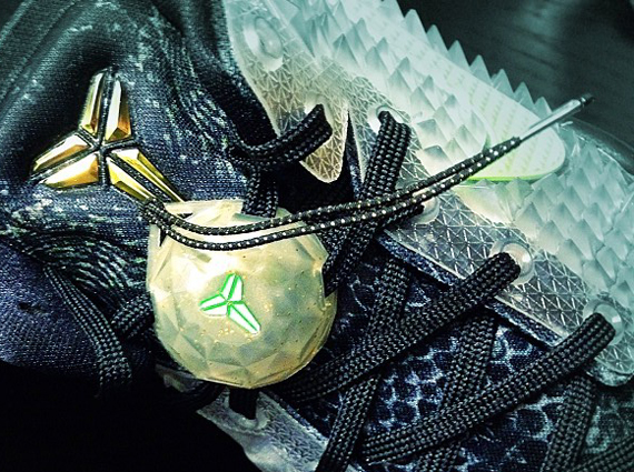 Nike Kobe 8 "Christmas" - Black - Electric Green - Cool Grey - Metallic Gold