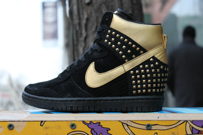 Nike Wmns Dunk Sky Hi Gold Studs 02
