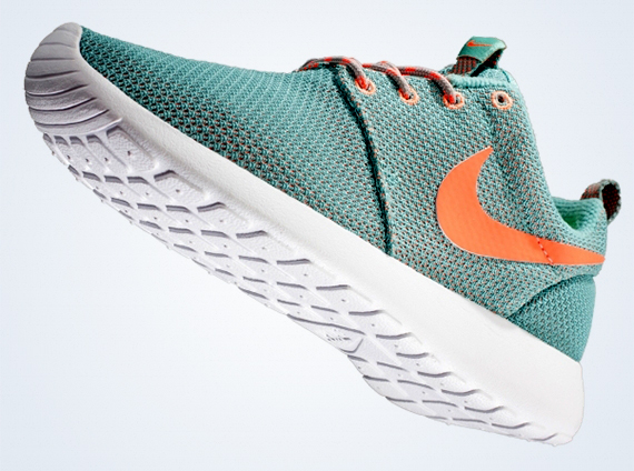 Nike WMNS Roshe Run - Diffused Jade - Atomic Orange