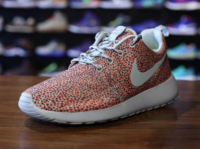 Nike Wmns Roshe Run Polka Dot Print 03