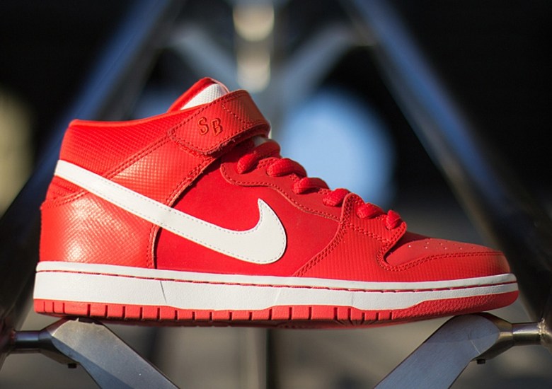 Nike SB Dunk Mid “Crimson”