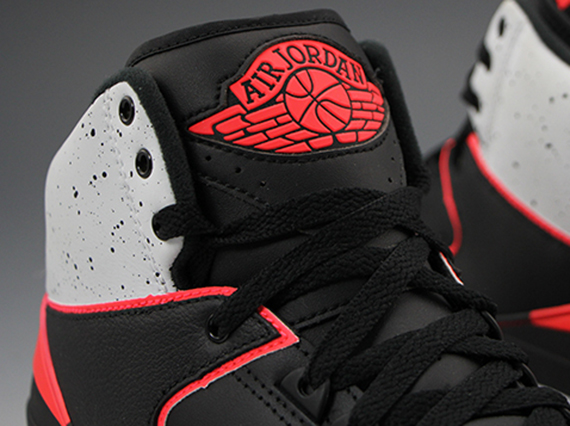 Air Jordan 2 Retro 385475 023