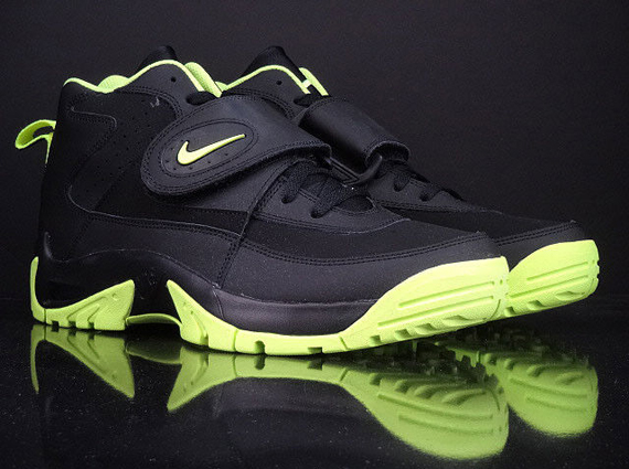 Nike Air Mission - Black - Volt