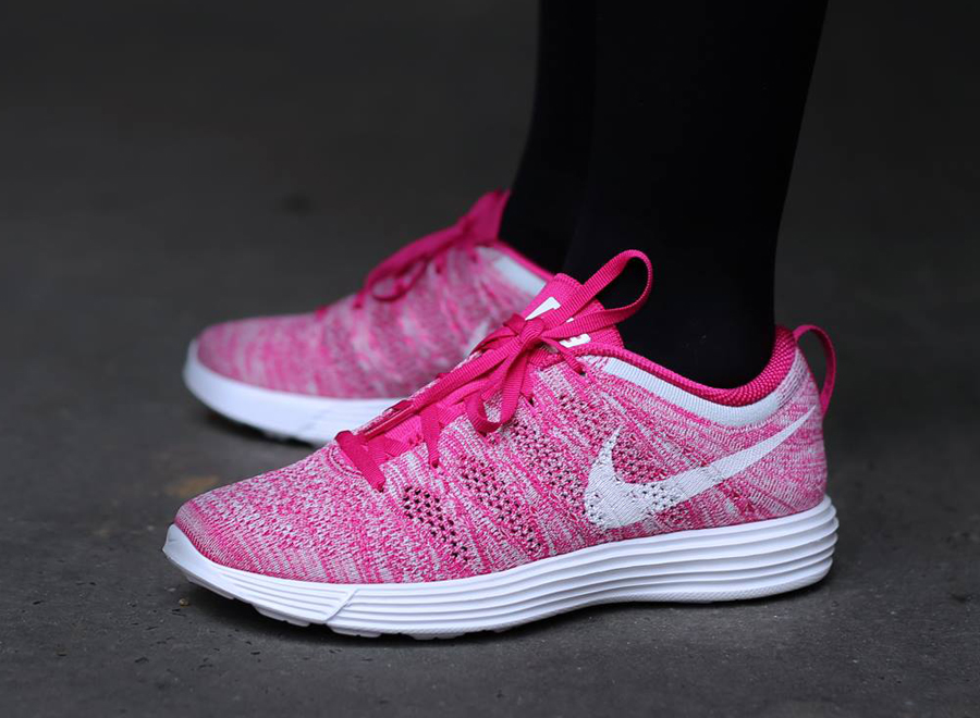 Nike Wmns Flyknit Trainer 03