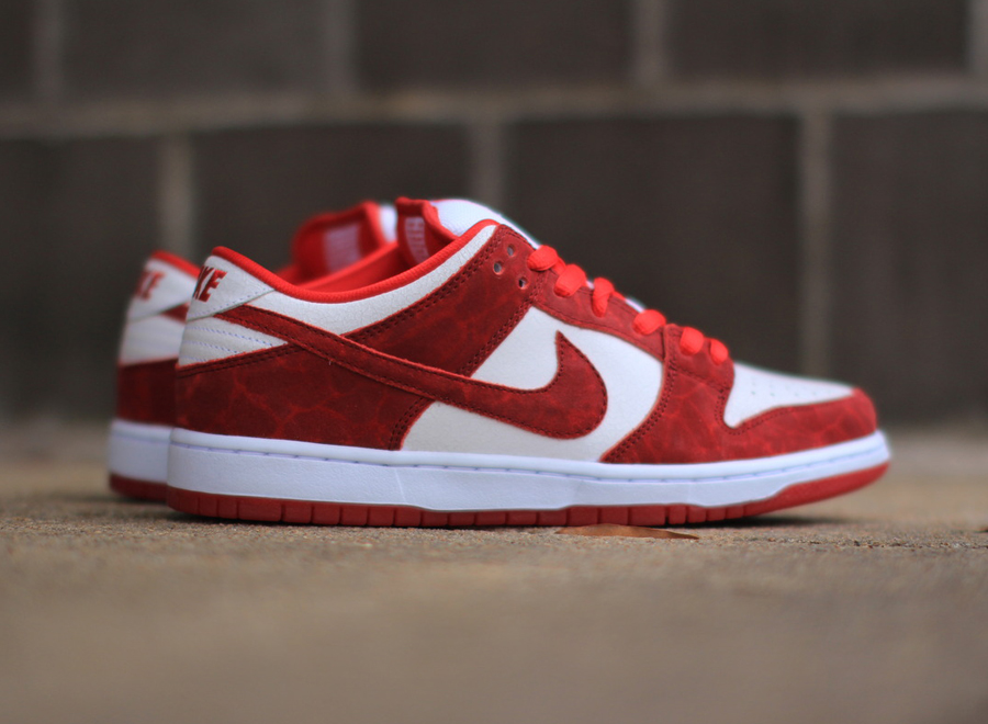 Nike SB Dunk Low "Valentines Day"