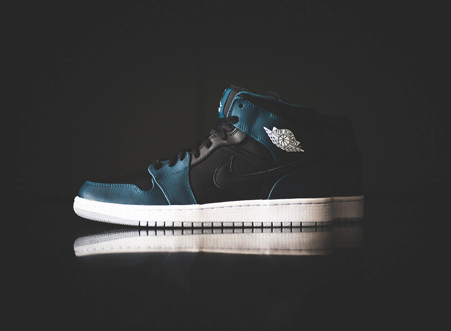 Air Jordan 1 Mid - Black - Night Shade 