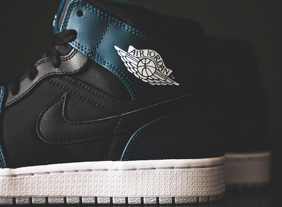Air Jordan 1 Mid Black Night Shade 6