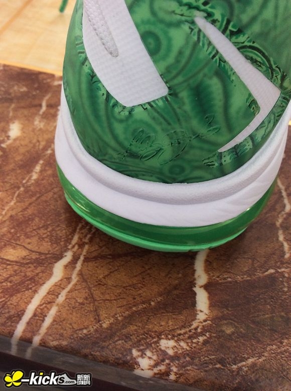 Comparing Lebron 10 Lebron 11 Low 03
