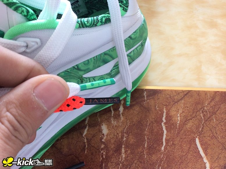 Comparing Lebron 10 Lebron 11 Low 04