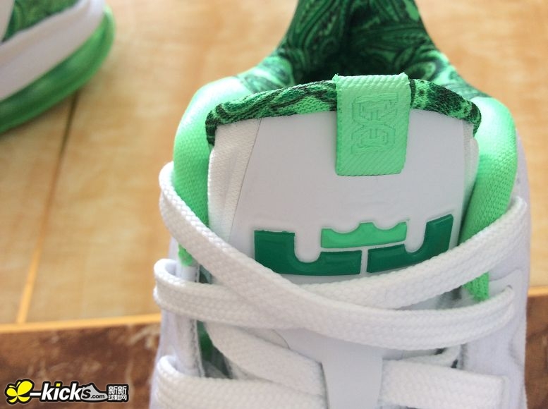 Comparing Lebron 10 Lebron 11 Low 05