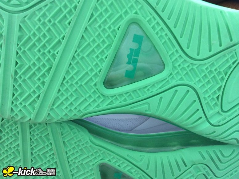 Comparing Lebron 10 Lebron 11 Low 09