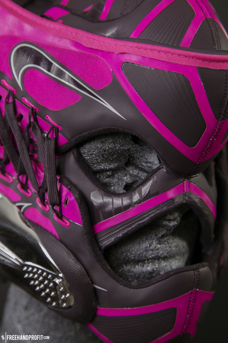 Freehand Profit Sneaker Mask Nike Superfly R4 08
