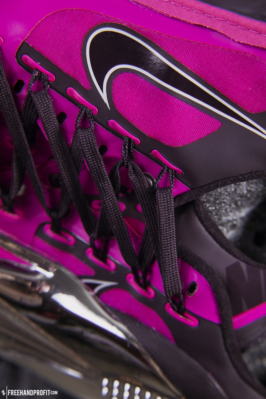 Freehand Profit Sneaker Mask Nike Superfly R4 12