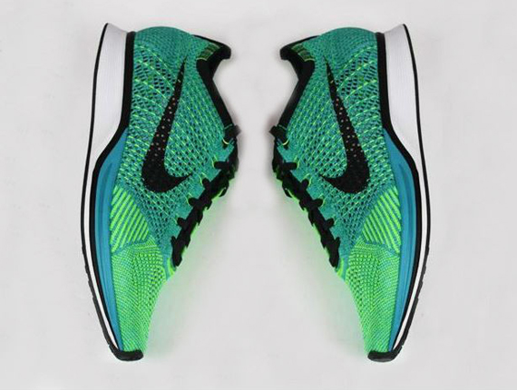 Nike Flyknit Racer Turquoise Neon 2