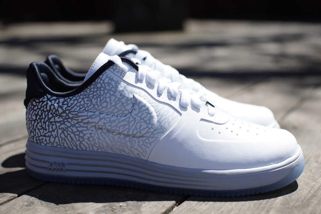 Nike Wmns Lunar Force 1 Elephant Fade 01