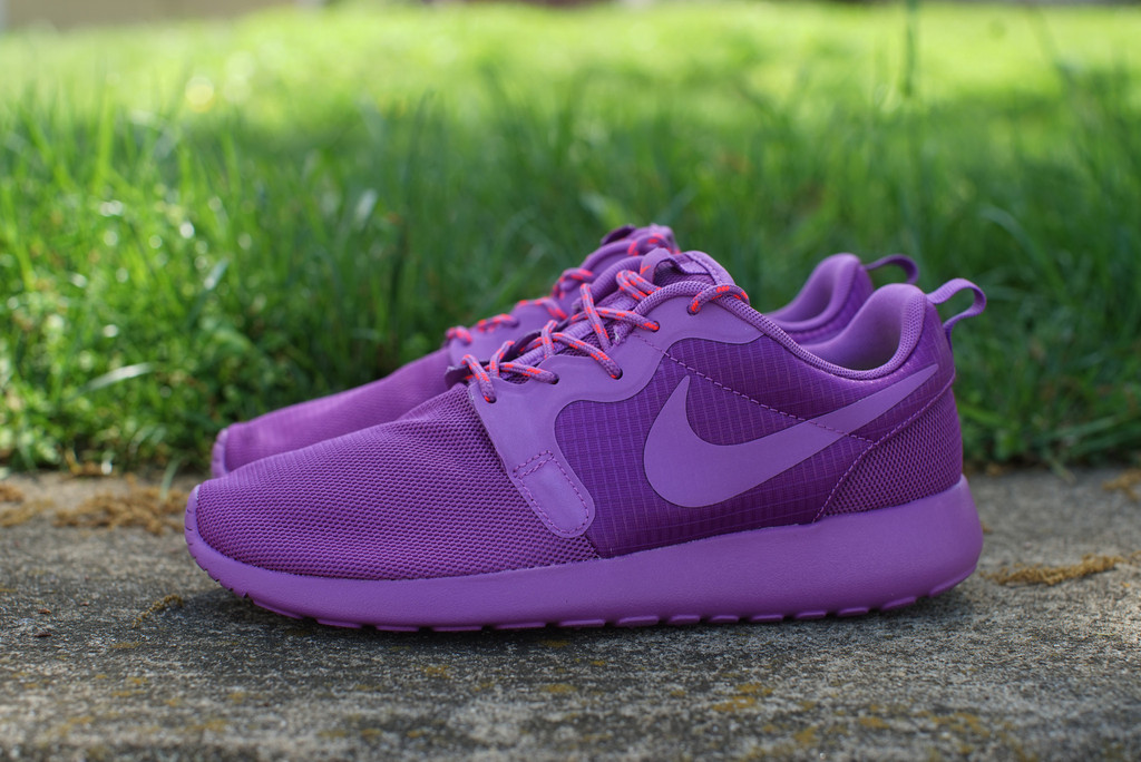 Nike Wmns Roshe Run Hyp Violet Available 02