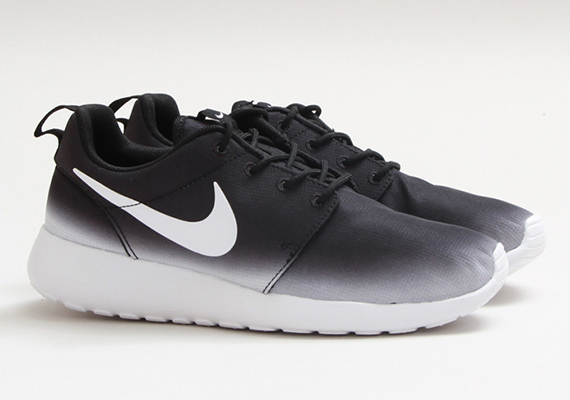 Nike Women’s Roshe Run Gradient – Black – White