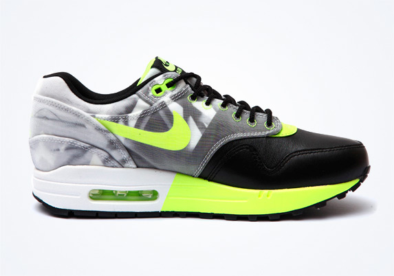Nike Wmns Training Collection 01
