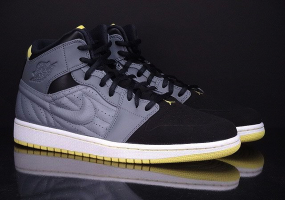 Air Jordan 1 Retro '99 "Vibrant Yellow"